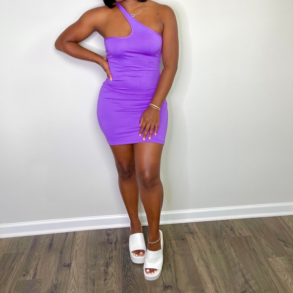 Treat Me Asymmetric Bodycon Dress - Picture 3 of 3